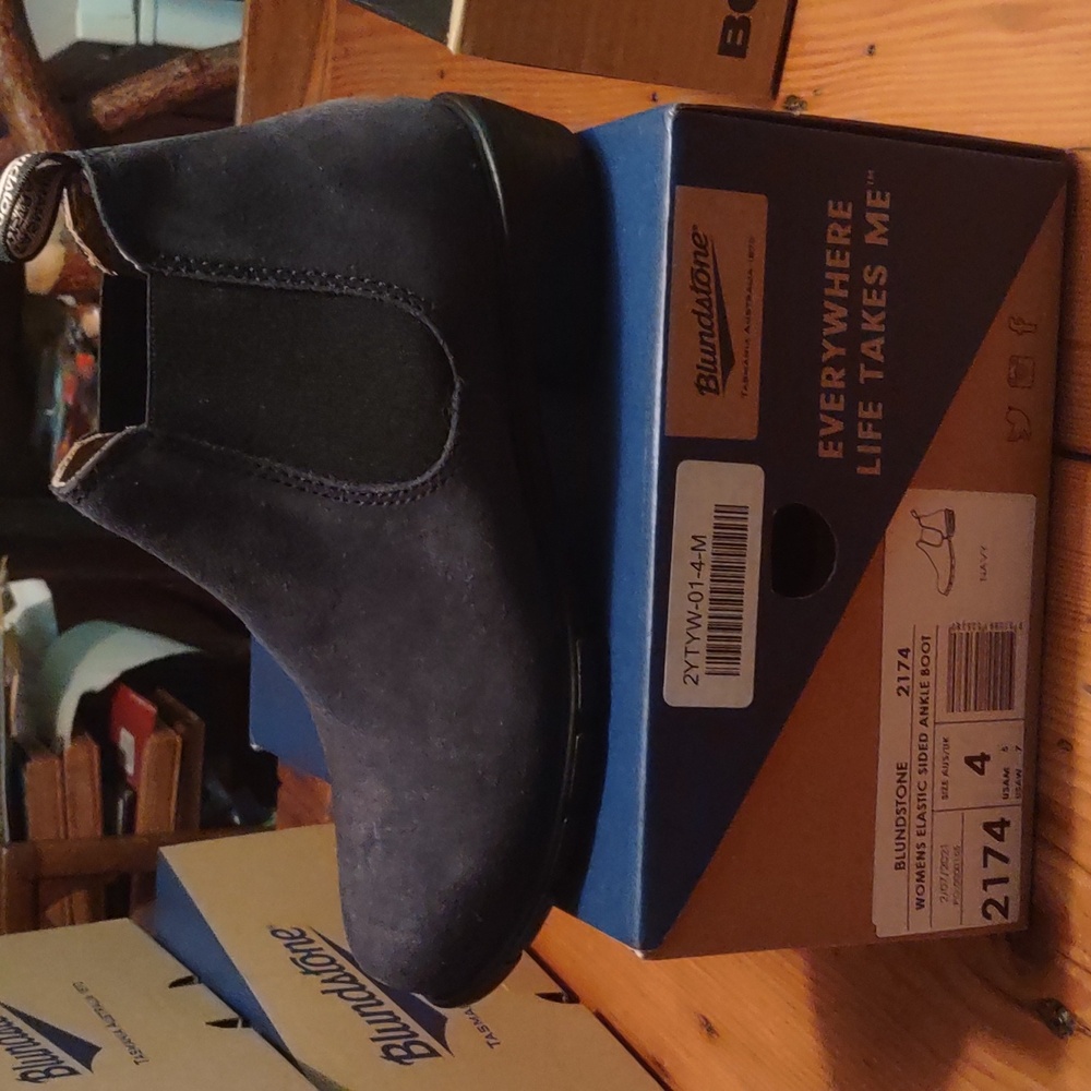 New blundstone sz 4 women's sz 7 2174 navy side elastic boots